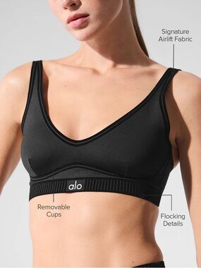 ALO Yoga Line Up Bra in Black - S